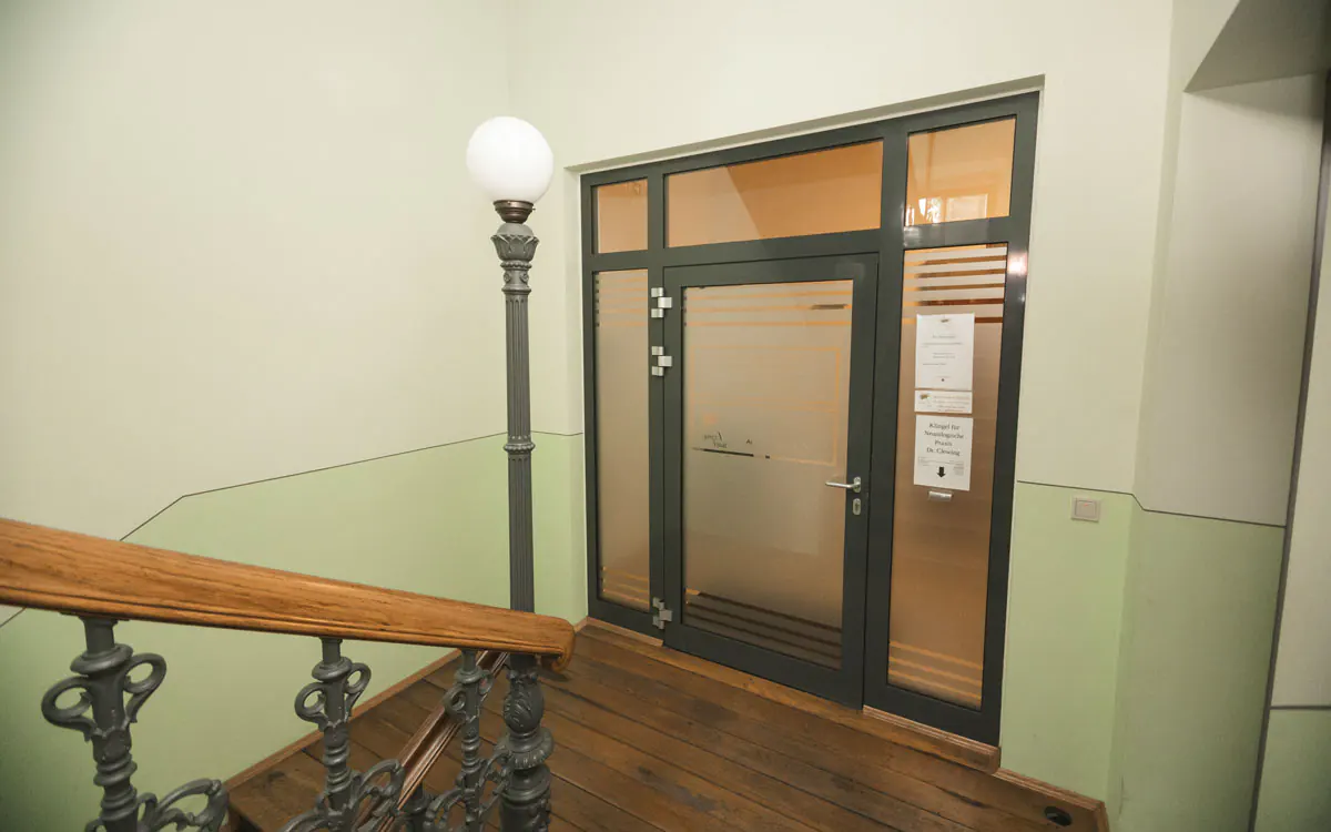 Neurologische Praxis Wurzen Eingang Treppenhaus